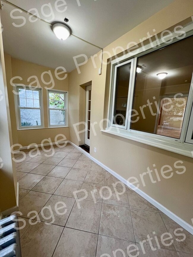 Building Photo - Spacious 3 Bedroom 1 Bath in Lansdowne
