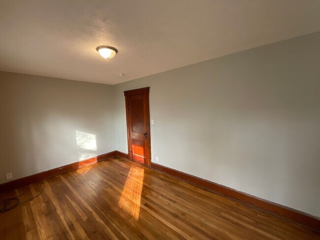 Building Photo - 210 14th Street