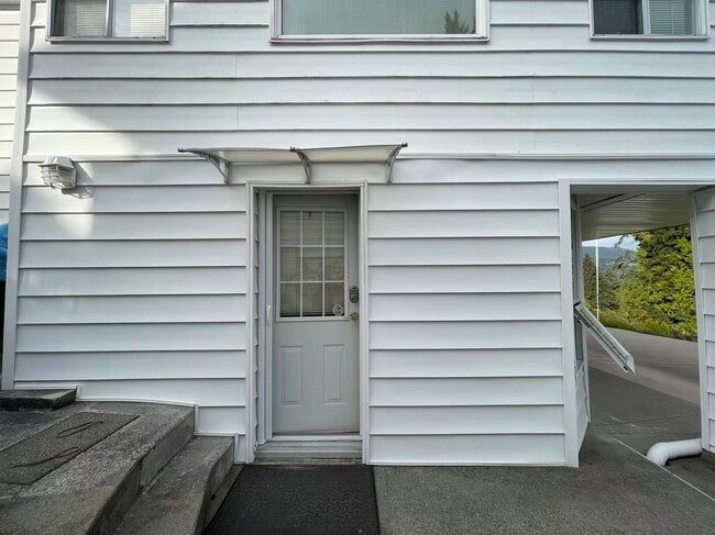 Building Photo - 1021 Tuxedo Dr