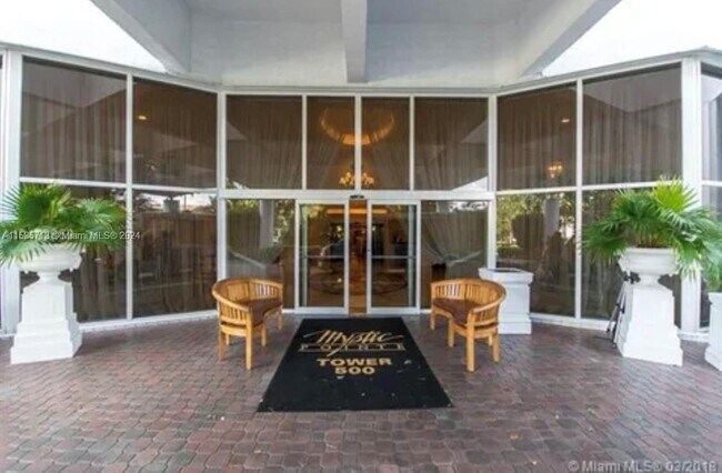 Foto del edificio - 3530 Mystic Pointe Dr