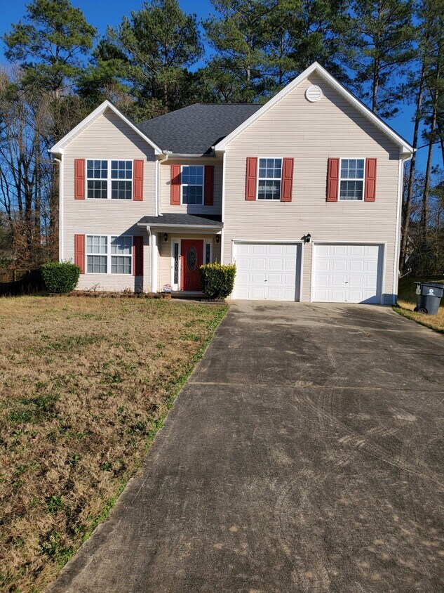 Two car garage with driveway that can easily fit 6 cars. - 4376 Newton Estates Trl