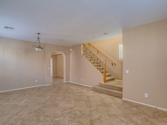 Building Photo - 4 Bedroom Single Family Home in Tempe