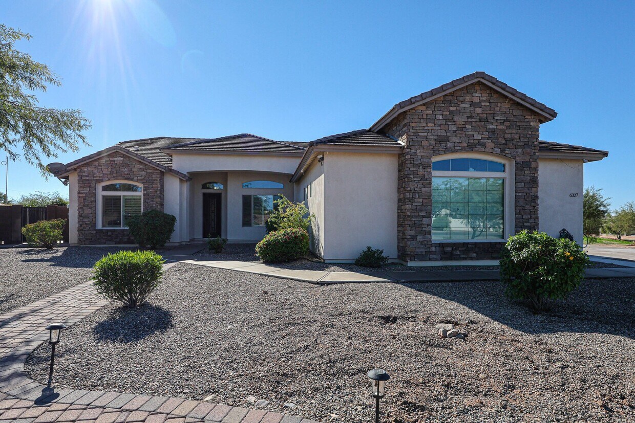 Primary Photo - 6327 E Dixileta Dr