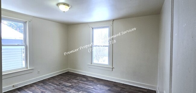 Building Photo - 1047 Beckford St