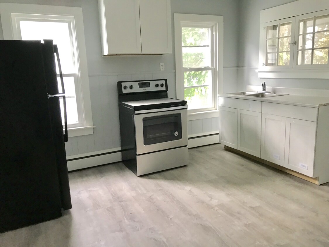 Primary Photo - 439 Monroe St