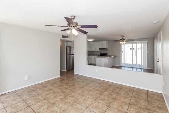 Building Photo - 7416 W Palm Ln