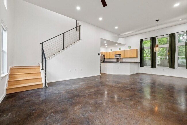 Building Photo - 3801 Byron Dr