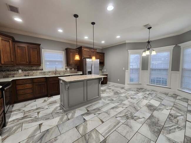 Building Photo - $500 Move-in Discount! Southern Comfort Living: Your Dream Rental Home in Valdosta, Georgia