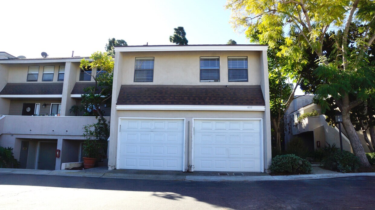 411 Bryson Spgs Unit 51, Costa Mesa, CA 92627 Condo for Rent in Costa