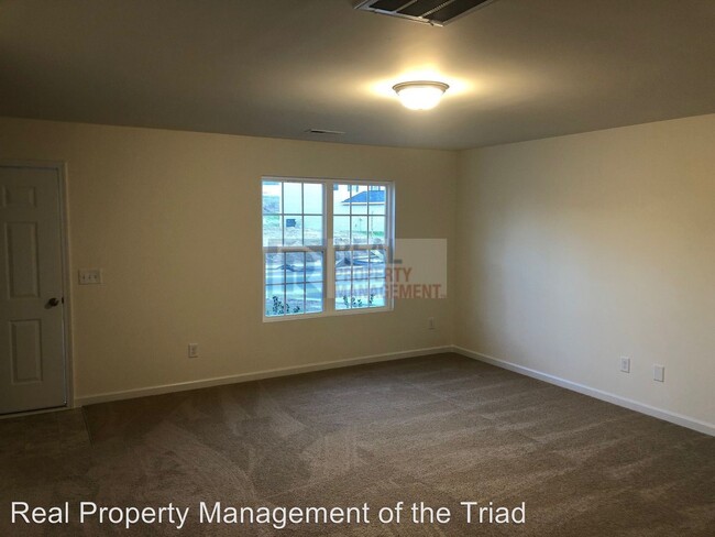 Building Photo - 4 br, 2.5 bath House - 502 Menlo Park Rd.
