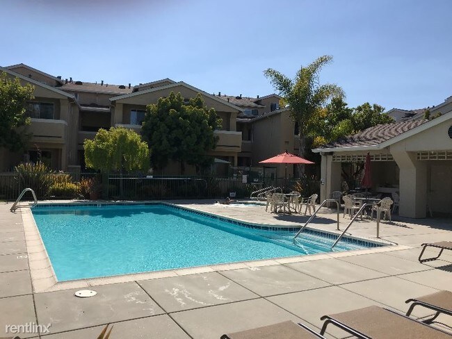 Building Photo - 2 br, 2 bath Condo - 150 Everson Drive