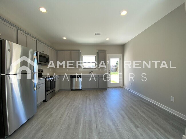 Building Photo - DEPOSIT PENDING! MOVE-IN SPECIAL!!! - Home for Rent in Tuscaloosa, AL! - Sign a 13-month lease by...