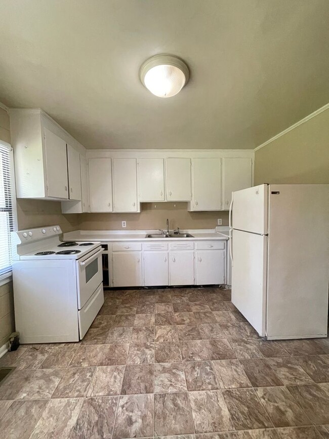 Building Photo - 5137