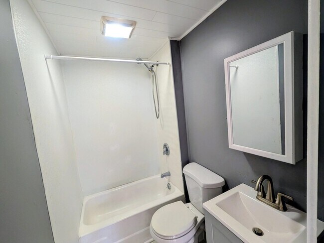 Foto del edificio - 13-15 Walnut Street Unit 1