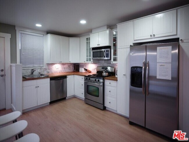 Foto del edificio - 32 N Venice Blvd