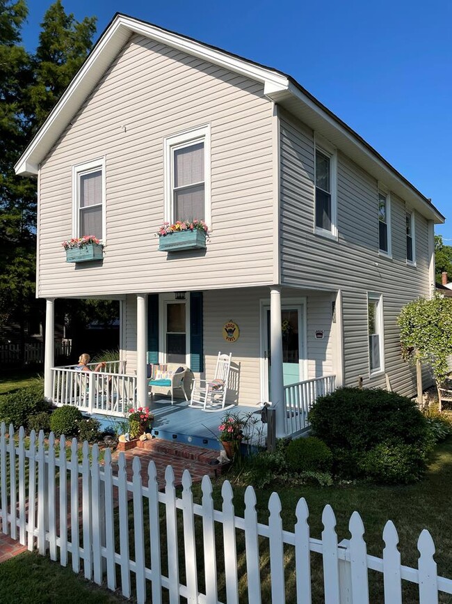Building Photo - 309 Strawberry St