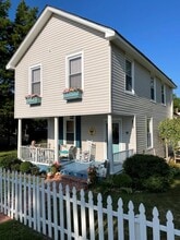 Building Photo - 309 Strawberry St