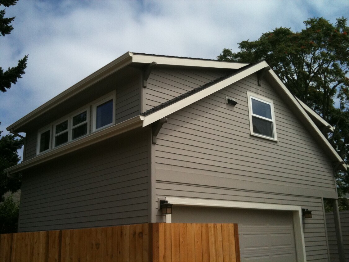 Primary Photo - 1619 SE Flavel St