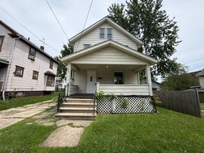 Building Photo - 907 Kling St