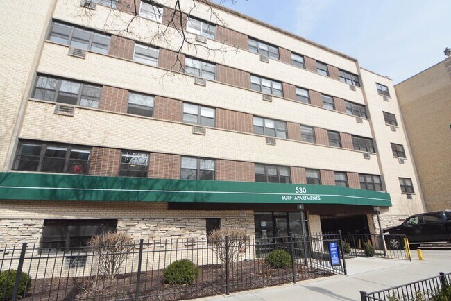 Building Photo - 533 W Surf St