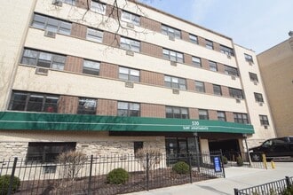 Building Photo - 447 W Surf St