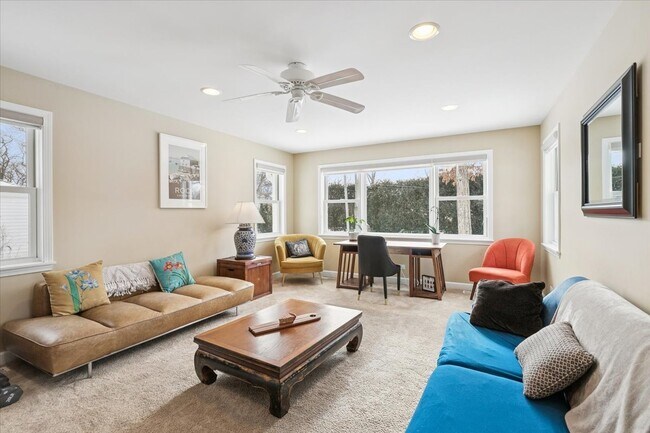 Foto del edificio - 825 Highview Terrace