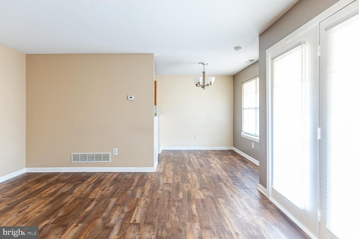 288 Tavistock Rd, Cherry Hill, NJ 08034 Room for Rent in Cherry Hill