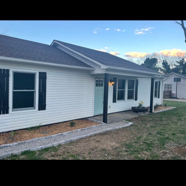 Building Photo - 120 Clinch Dr