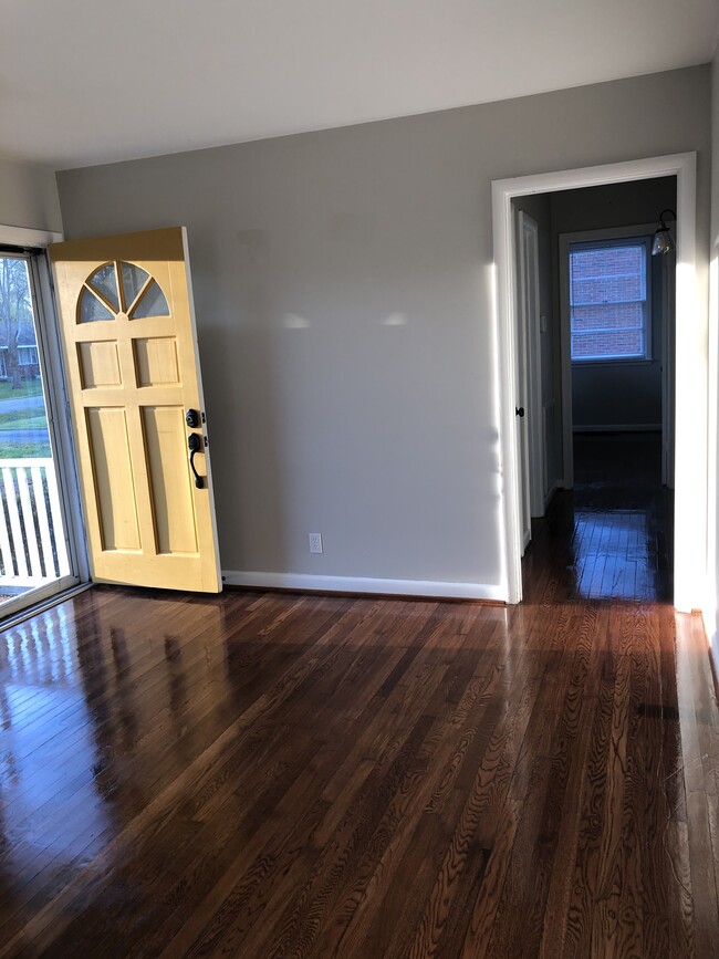 Living Room - 611 Thrush Pl