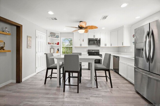 Building Photo - 32027 Pats Ln