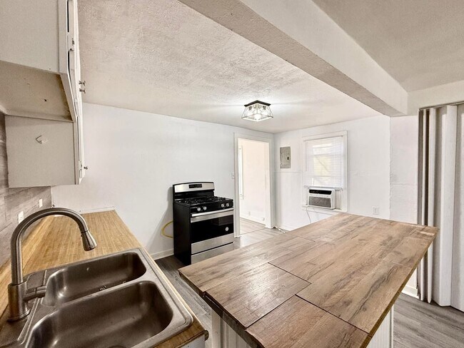 Foto del edificio - 35 Monroe Ave NE