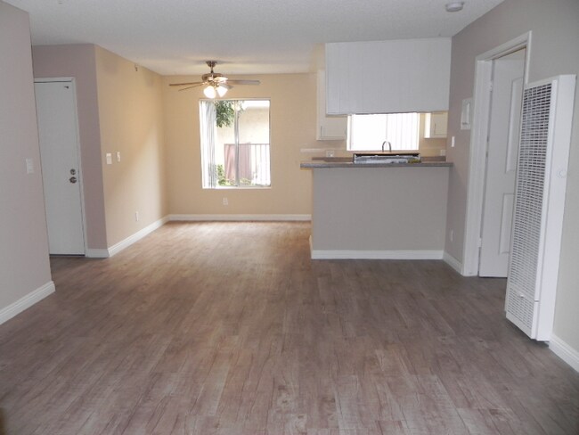 Foto del edificio - 8602 Chapman Ave