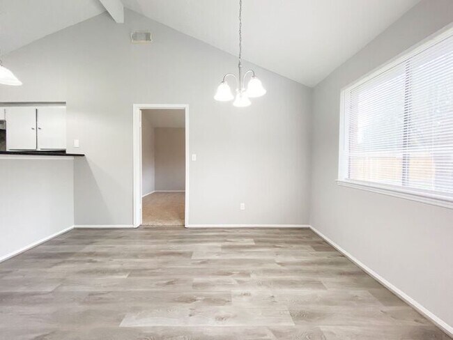 Building Photo - 2202 Snowdrop Lane