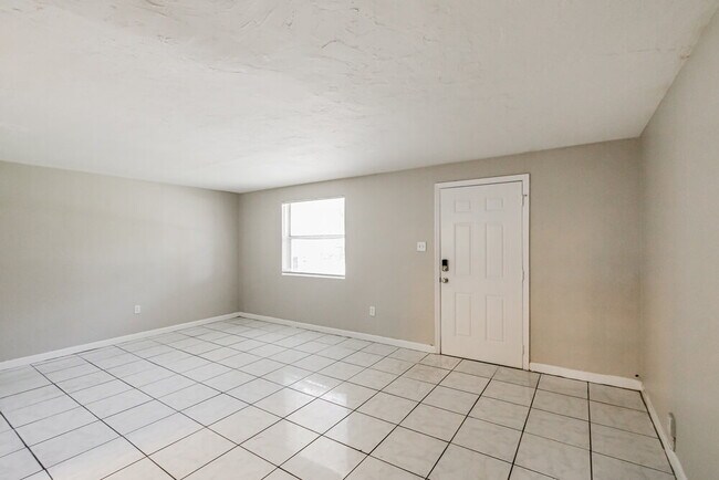 Foto del edificio - 2418 SW 6th Ct