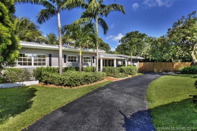 Foto del edificio - 8000 SW 62nd Ct