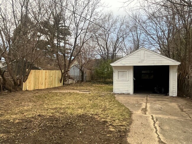 Building Photo - Open House Schedule Mon 7.15.24 @ 12:30pm,...