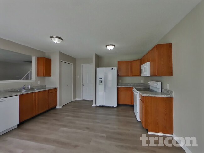 Building Photo - 6245 Monteo Dr