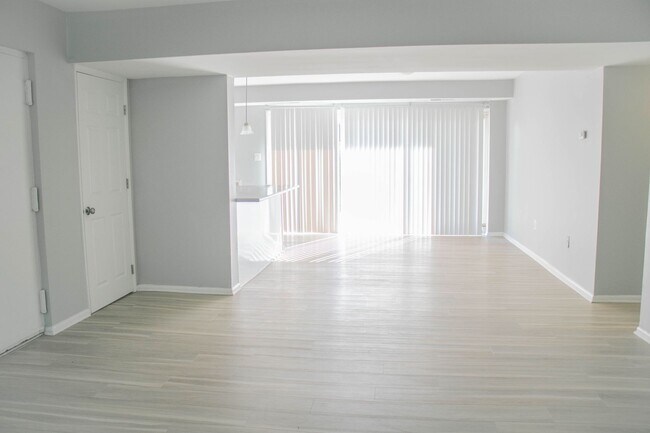 Building Photo - Newly Renovated condo in New Carrollton, M...