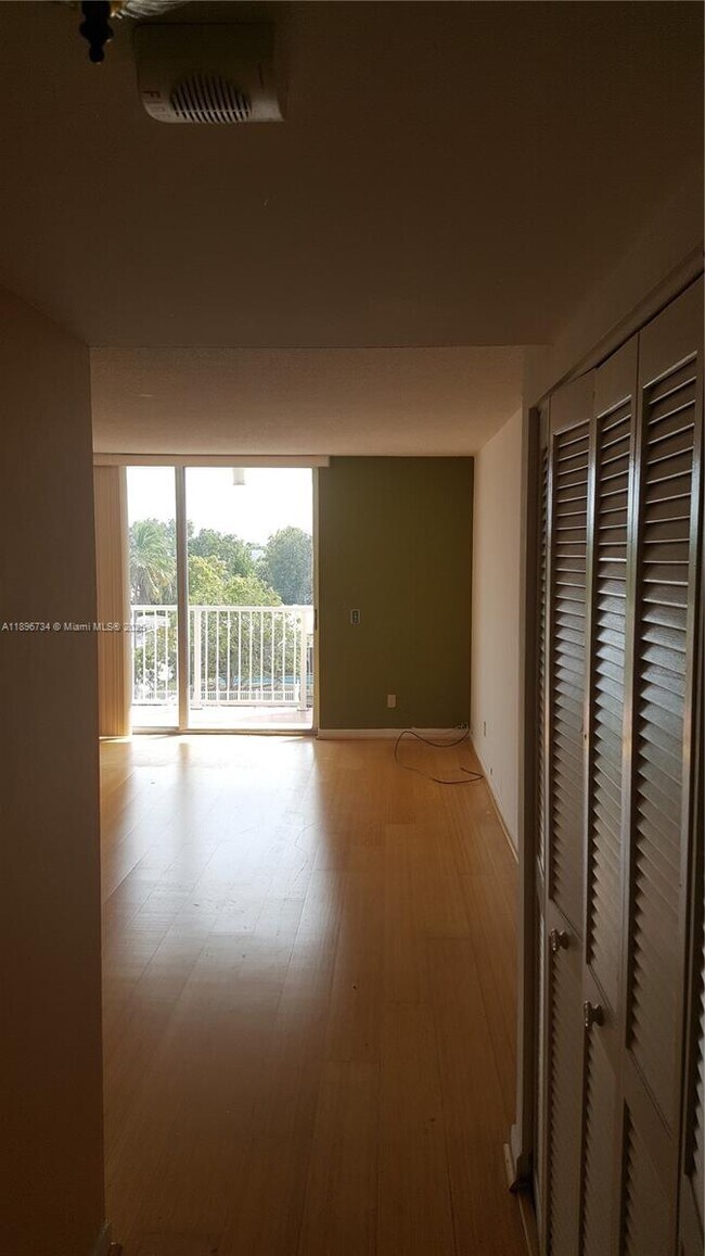 Building Photo - 2020 NE 135th St