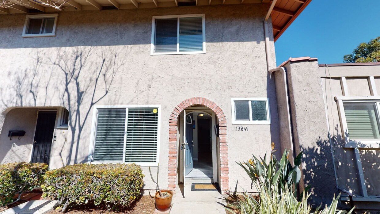 2 Large Bedroom Home Centrally Located in Garden Grove - 2 Large Bedroom Home Centrally Located in Garden Grove