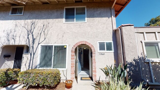 2 Large Bedroom Home Centrally Located in Garden Grove - 2 Large Bedroom Home Centrally Located in Garden Grove