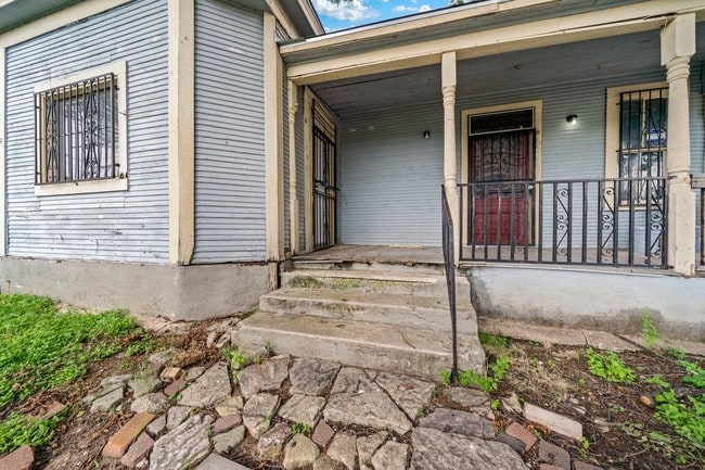 Building Photo - 656 N San Ignacio Ave