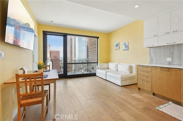 Foto del edificio - 400 S Broadway