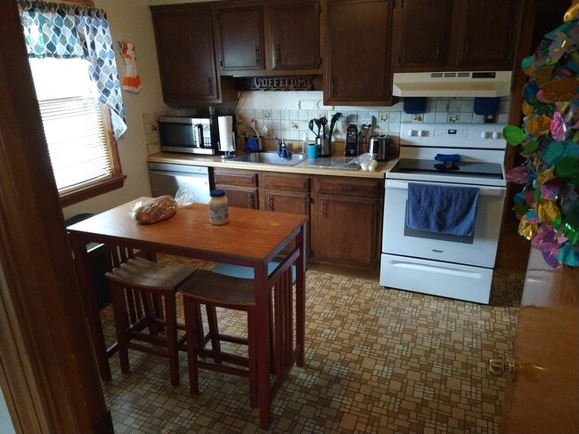 Building Photo - 2403 Brookview Blvd