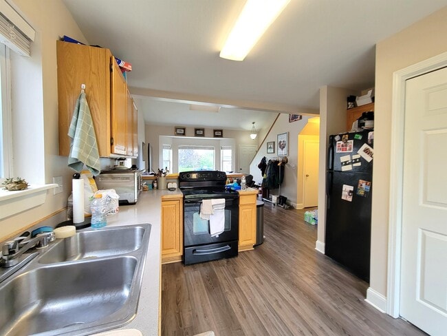 Building Photo - 306 Golden Valley Dr