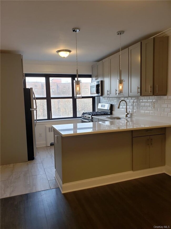 Building Photo - 33 William St