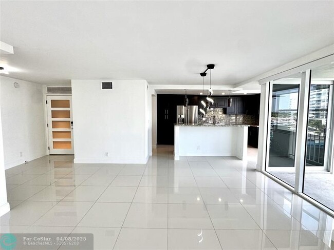Building Photo - 2800 E Sunrise Blvd