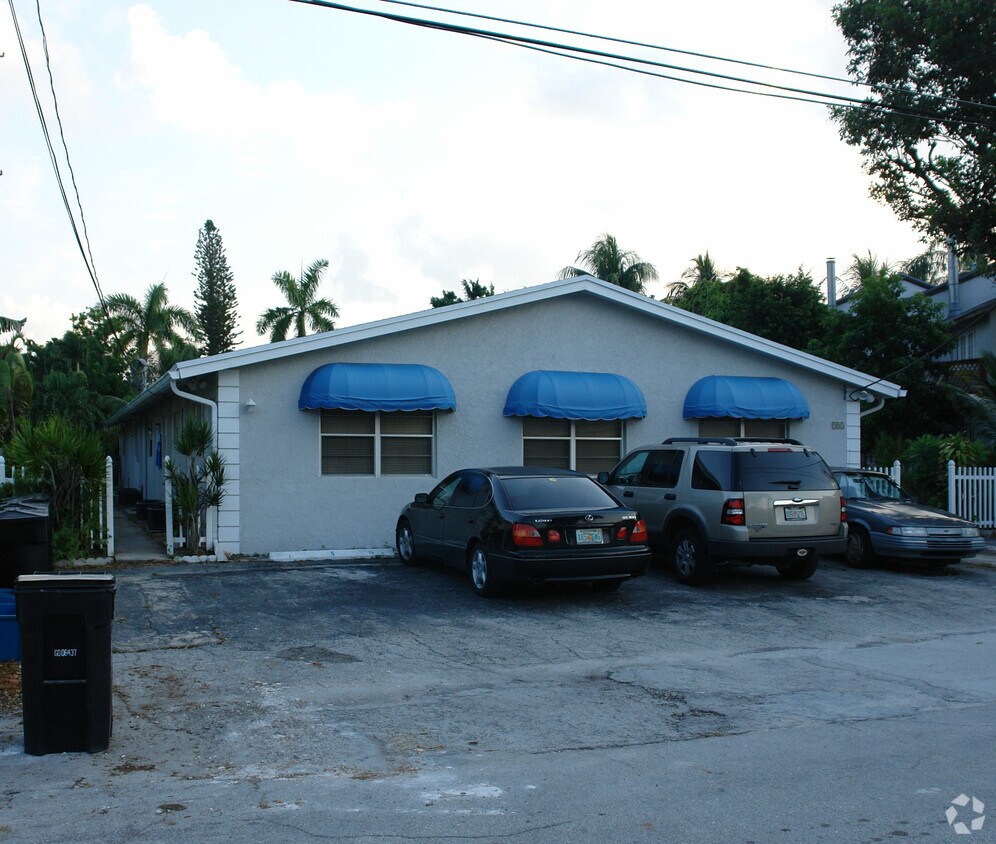 Building Photo - 905 SE 13th St