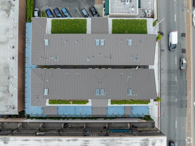 Foto del edificio - 910 Woodside Rd