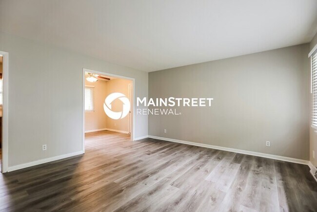 Building Photo - 3 Bedroom Pet-Friendly Home in KANSAS CITY, MO with Main Street Renewal